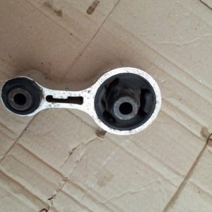 podushka dvigatelya mazda 3