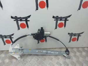 Steklopodyomnik dveri perednej R Mazda 3 BM BJS758590 Steklopodyomnik dveri perednej R Mazda 3 BM BJS758590